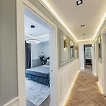 호텔 One66 - Luxury 3*